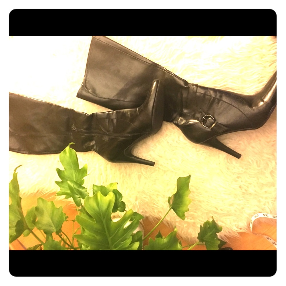 Cute black boots